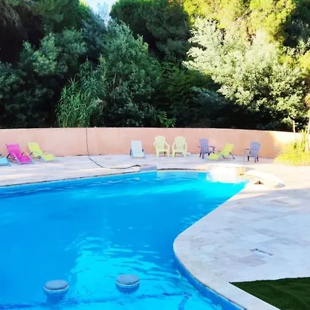 Les Grillons *